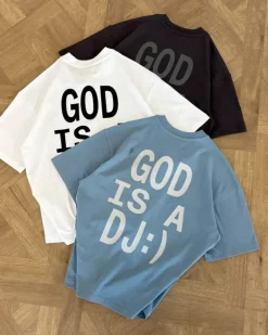 Camiseta God is a DJ Azul Cielo